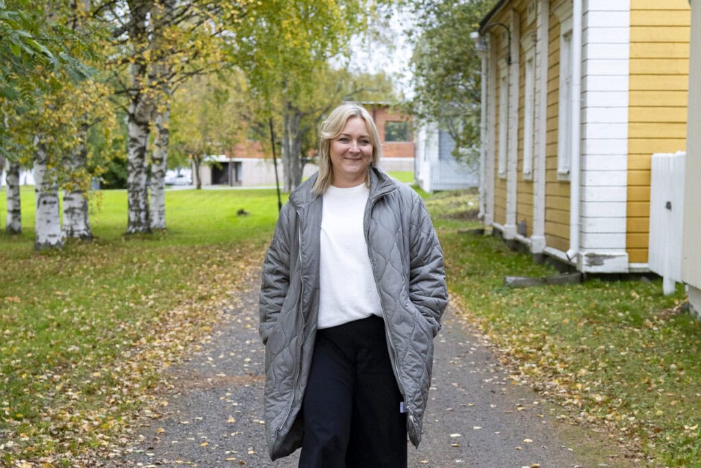 ”On etuoikeus tehdä tätä työtä” – Torniolainen suunnannäyttäjä Katja Konttajärvi sai vuoden 2025 Saaga-palkinnon
