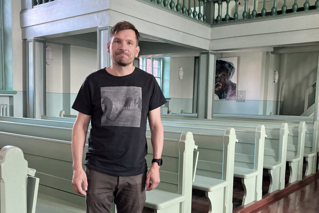 Miika Hynnisellä on monta roolia: terapeutti, sielunhoitaja ja uskontovirkamies – vankilapapin työ on vaativaa, mutta se myös palkitsee 