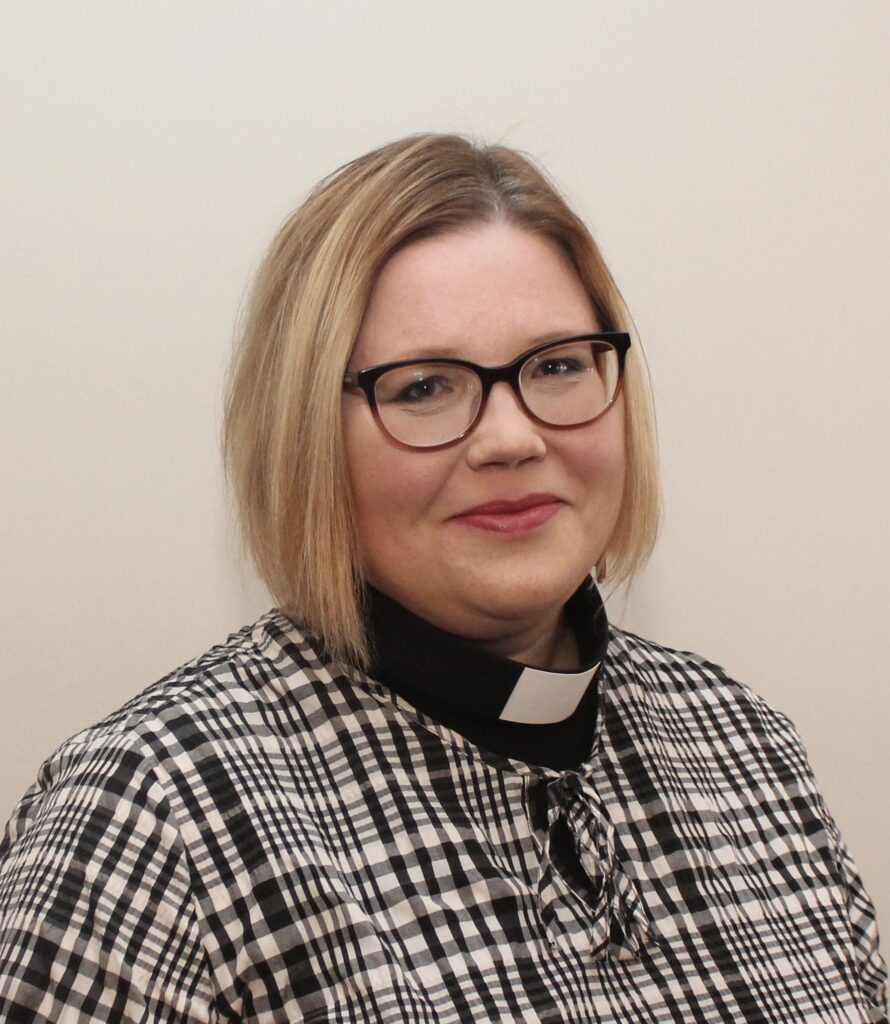 Vuoden pappi Elina Jokipaltio tekee työllään kirkosta aidosti kaikkien kirkon