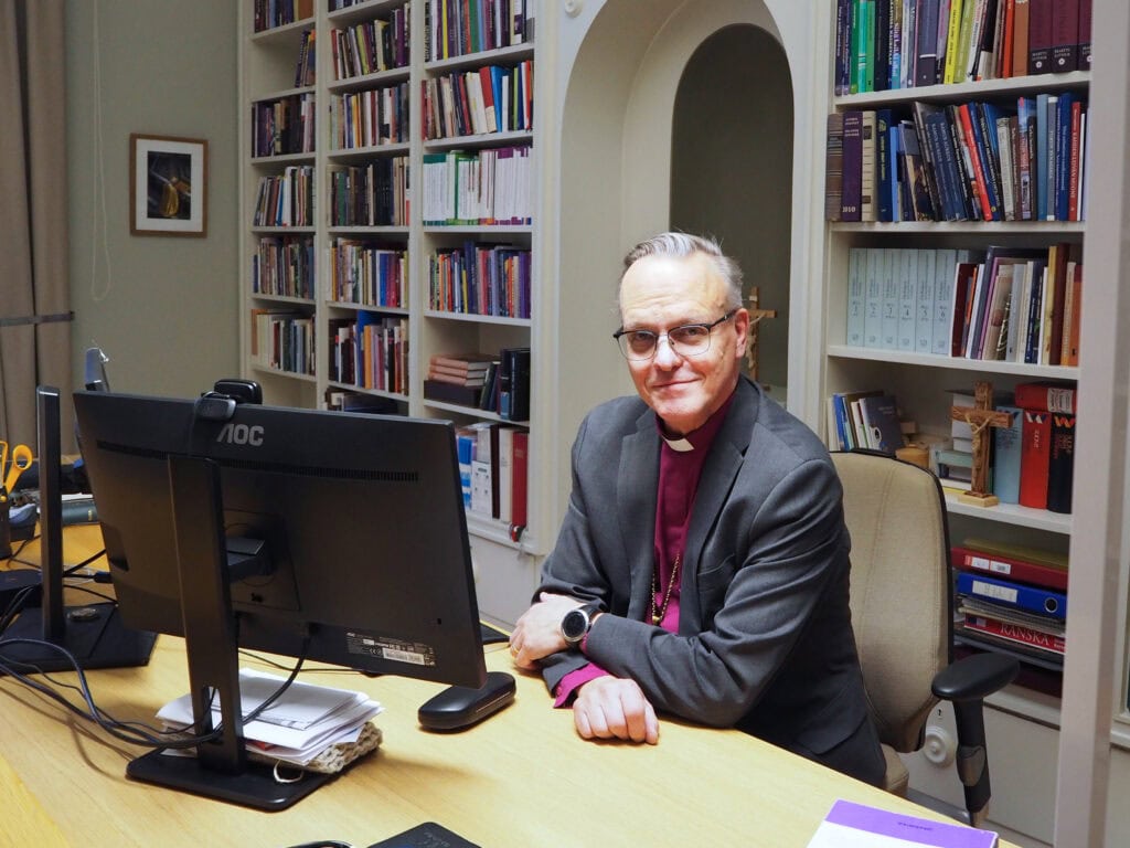 Läsnä oleva, kuunteleva ja aloitteellinen kirkko 